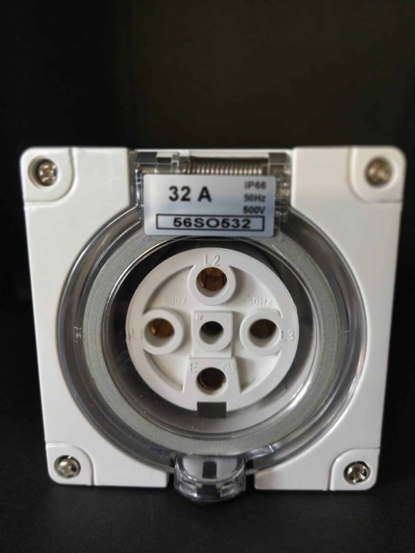 32A 5PIN UNSWITCHED SOCKET