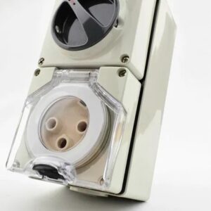 32A 3 PIN SWITCHED SOCKET IP66