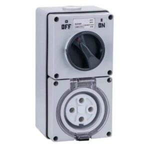 32A 4 PIN SWITCHED SOCKET IP66